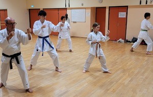 Le cours du vendredi a lieu dans la salle d'expression