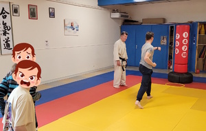 Même le directeur se prend au jeu sous les encouragements de ses coéquipiers